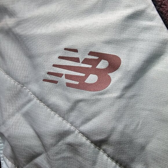 Women's New Balance Lightweight Jacket Size Large - Picture 7 of 8